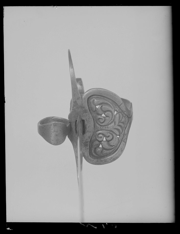 Värja, s.k. nederländsk-svensk typ, Solingen ca 1615-1630 - Livrustkammaren - 70953