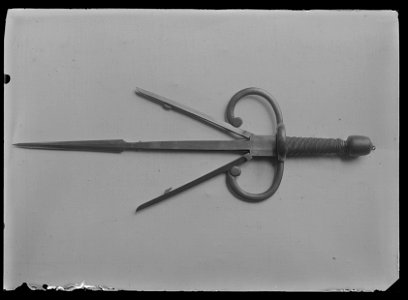 Vänsterhandsdolk med springklinga, Tyskland, 1600-talets början - Livrustkammaren - 77372