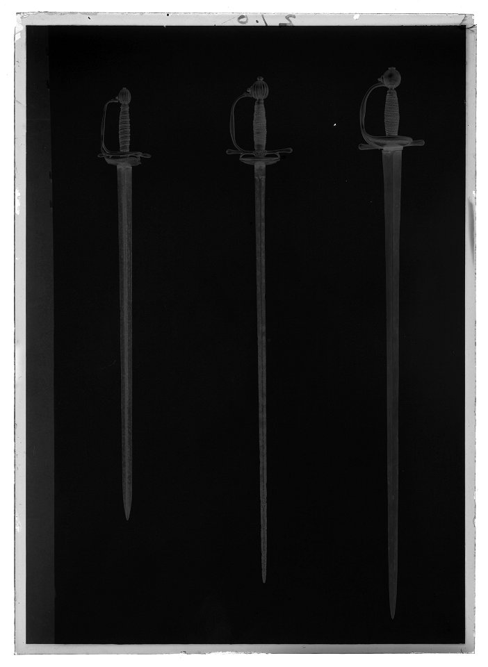 Värjor, 18086 ( - Livrustkammaren - 18430-negative
