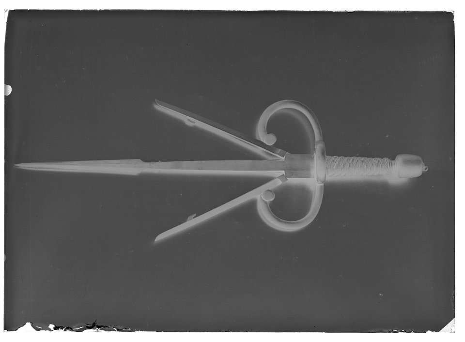 Vänsterhandsdolk med springklinga, Tyskland, 1600-talets början - Livrustkammaren - 77372-negative
