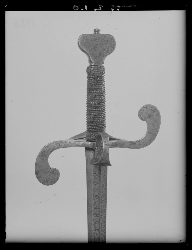 Värja, s.k. nederländsk-svensk typ, Solingen ca 1615-1630 - Livrustkammaren - 79512