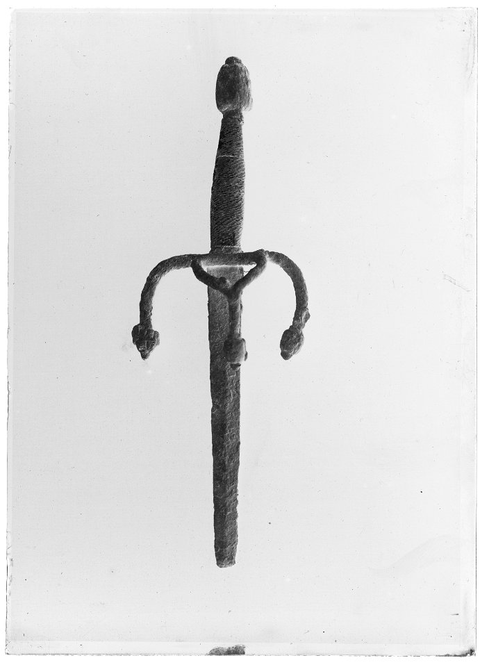 Vänsterhandsdolk, 1500-tal, jordfynd - Livrustkammaren - 26044-negative