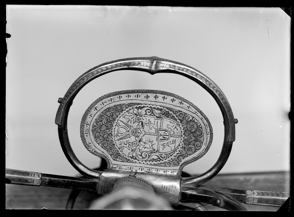 Värja, Tyskland, Passau ca 1550-1580, montering med förgylld silverplåt Mitau - Livrustkammaren - 17449