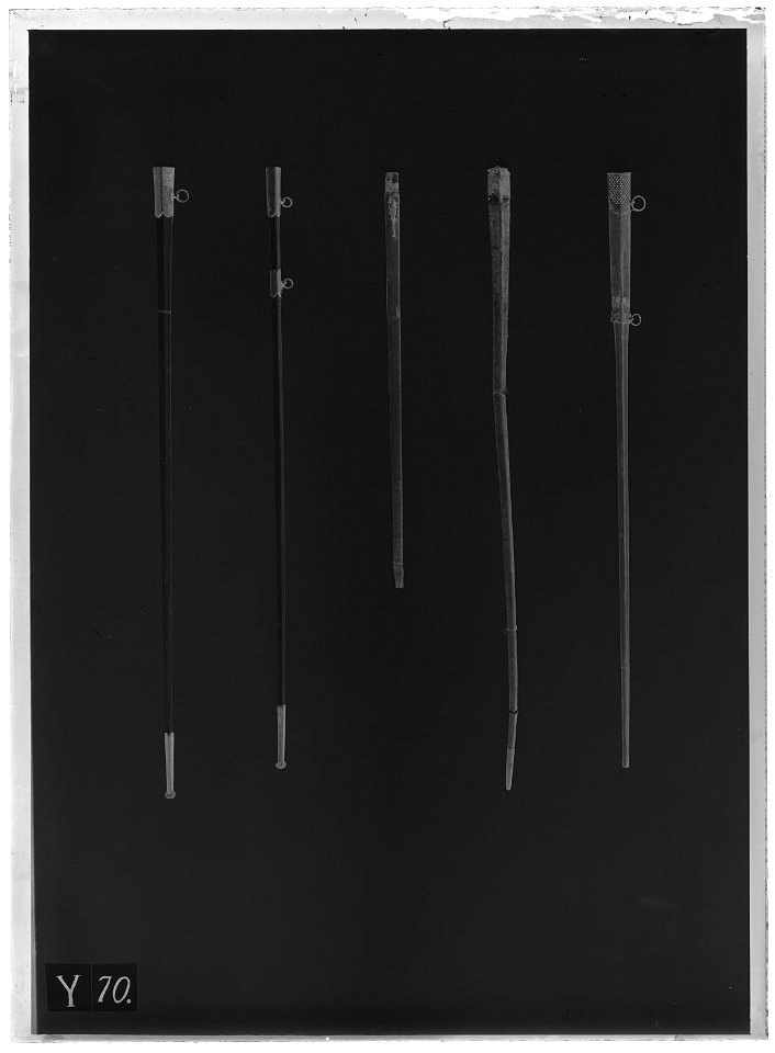 Värjbalja, fragment - Livrustkammaren - 77856-negative