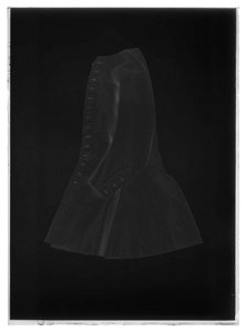Väst till Karl XIIs uniform från Fredrikshald 1718 - Livrustkammaren - 52975-negative
