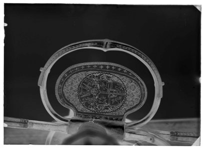 Värja, Tyskland, Passau ca 1550-1580, montering med förgylld silverplåt Mitau - Livrustkammaren - 17449-negative
