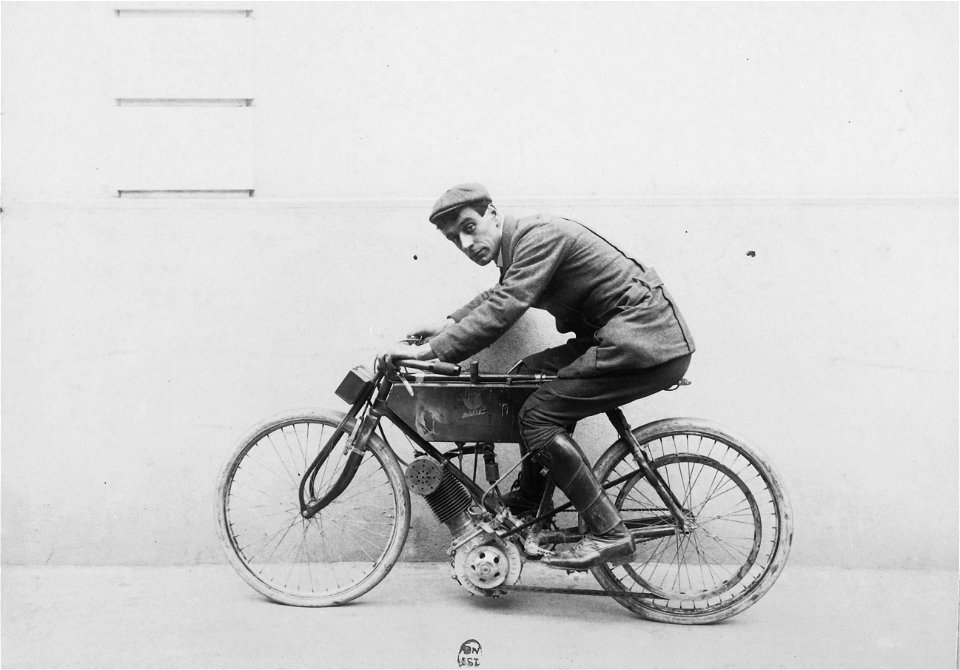W.Hodgkinson and his JAP (1904)