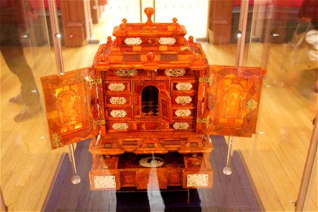 Walker Art Gallery, Liverpool 2016 - Cabinet covered with pieces of amber and ivory 1