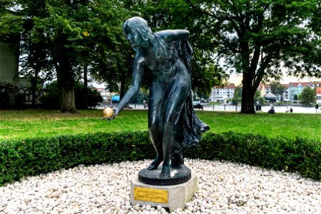 Walter Schott-Die Kugelspielerin (Köpenick) DSC6867