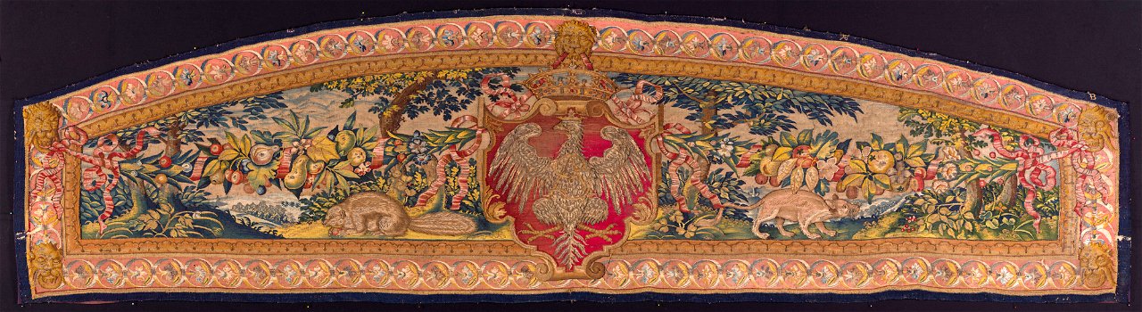 Wawel Arras - Above-window Hanging - Arms of Poland with Dormouse and Canine