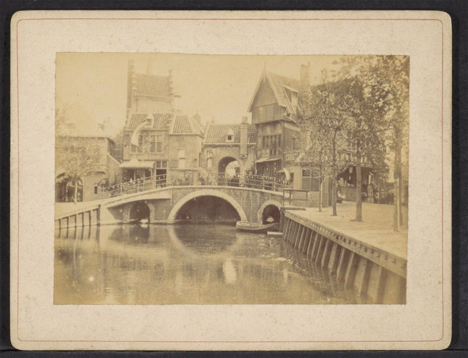 Wereldtentoonstelling van het Hotel- en Reiswezen op de Museumterreinen (Museumplein). Gracht in het Oud-Hollands stadje, Afb ANWZ00439000001
