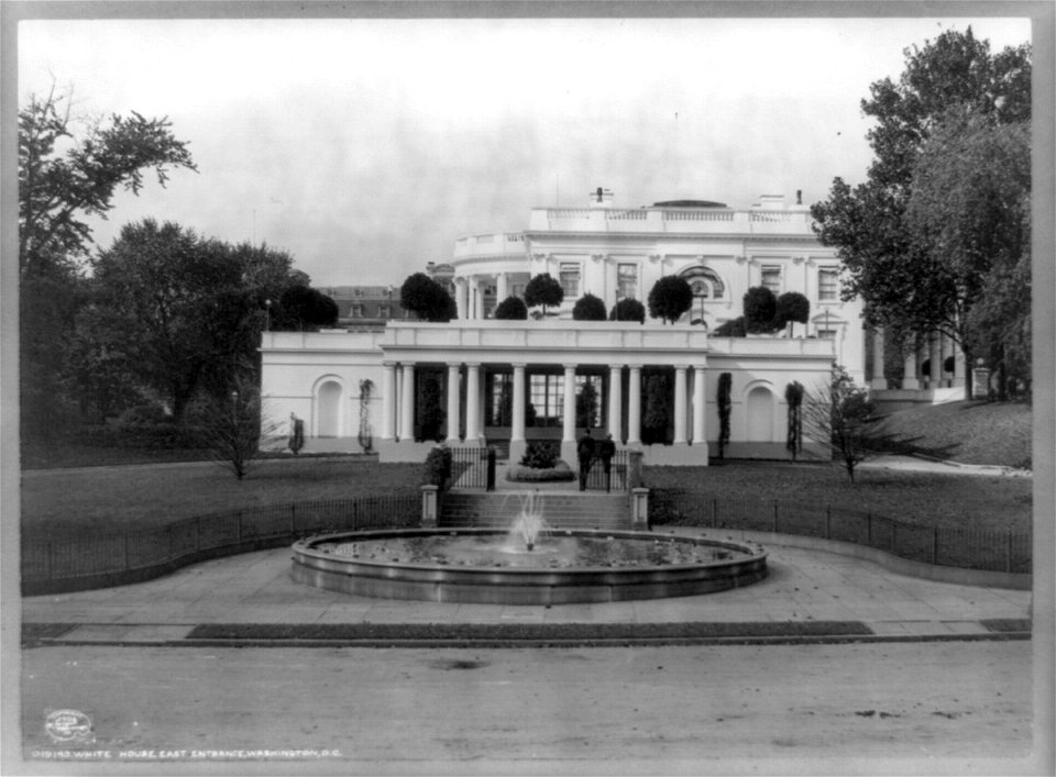 White House, east entrance, Washington, D.C. LCCN2014637435