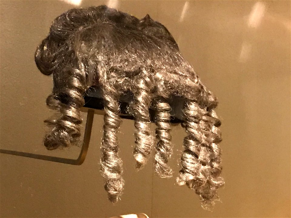 Wig made of silver thread