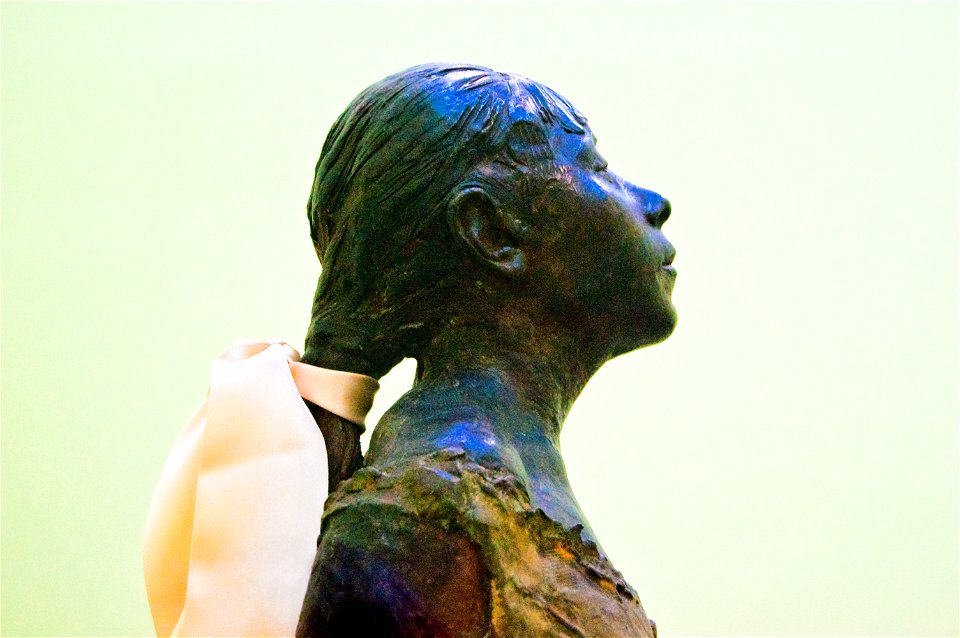WLANL - kwispeltail - ballet dancer - detail