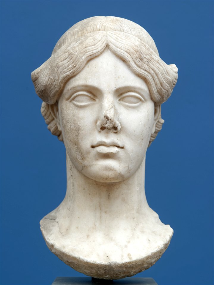 Young woman Ny Carlsberg Glyptotek IN566