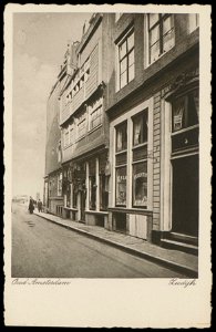 Zeedijk 1-3 bij de Prins Hendrikkade. Uitgave N.V. Luxe Papierwarenhandel v.h. Roukes & Erhart, Baarn, Afb PBKD00308000003