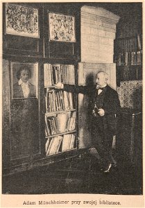 Adam Münchheimer przy swojej bibliotece (68755)