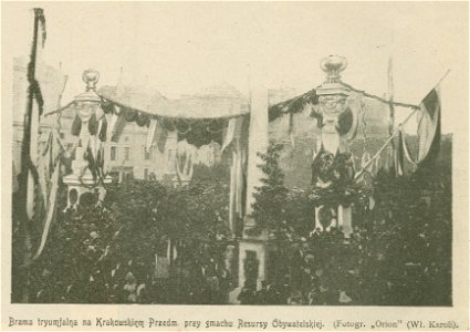 Najjaśniejsi Państwo w Warszawie Brama triumfalna na Krakowskiim Przedmieściu przy Gmachu Resursy Obywatelskiej Fotogr. Orion Wł. Karoli (79475)