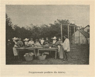 Przygotowanie po- siłków dla dziatwy. Wycieczka domu sierot przy szpitalu Dzieciątka Jezus (52965)