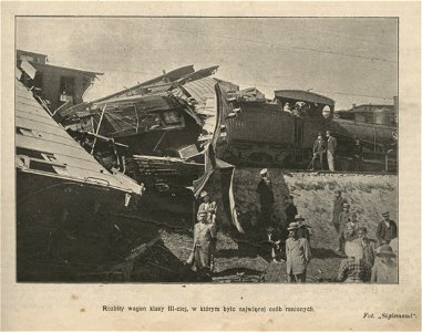 Rozbicie pociągów na kolei Warszawsko-Wiedeńskiej, w dniu 13 lipca r.b. 1900 - Rozbity wagon klasy III,w którym było najwięcej osób ranionych (54165)