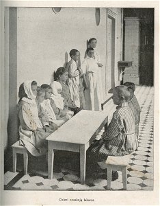 Szpital dla dzieci- Dzieci oczekują lekarza (54145)