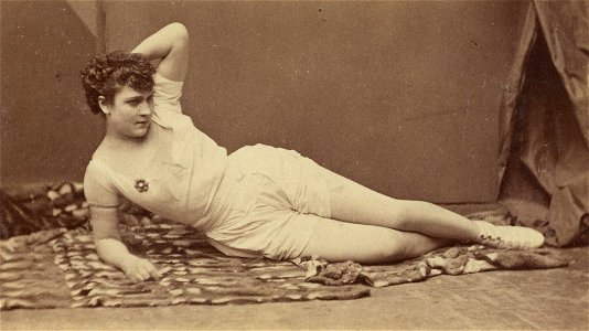 Harvard Theatre Collection - Menken, reclining, TCS 19