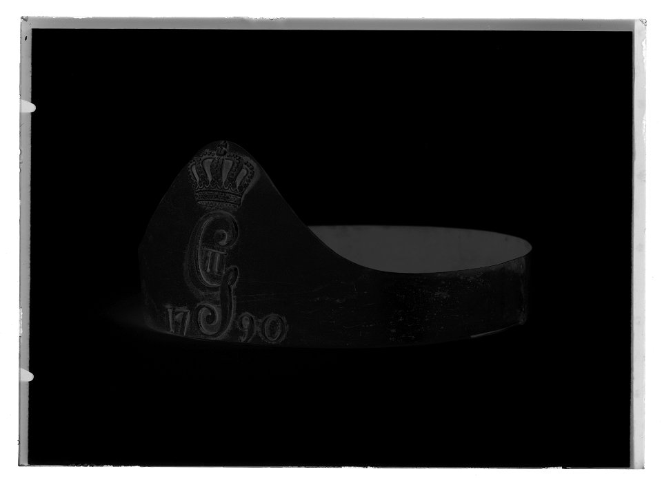 Hattband m:1790 till uniform för arméns flotta - Livrustkammaren - 43999-negative. Free illustration for personal and commercial use.