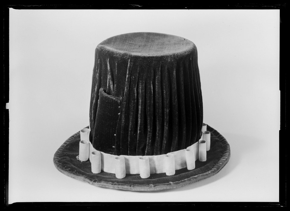Hatt till serafimerdräkt - Livrustkammaren - 61946