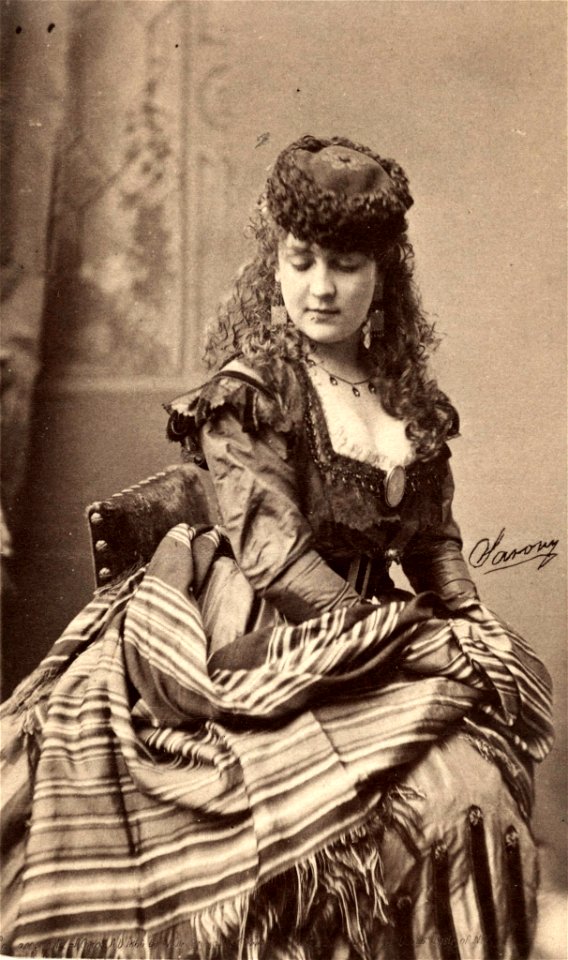 Harvard Theatre Collection - Menken, seated, TCS 19