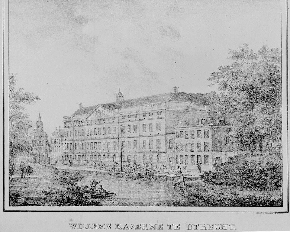 HUA-38256-Gezicht over de stadsbuitengracht op de Willemskazerne aan de Wittevrouwenkade te Utrecht uit het noordoosten met links de Wittevrouwensingel rechts e