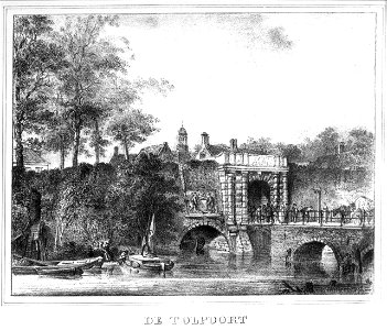 HUA-36530-Gezicht over de stadsbuitengracht te Utrecht op de Tolsteegpoort en een deel van de Tolsteegbrug uit het zuidwesten