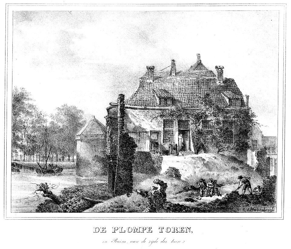 HUA-36715-Gezicht vanaf de gedeeltelijk afgegraven stadswal te Utrecht op de zijgevel van een van de huizen aan de Plompetorenbrug met daarachter het topje van 