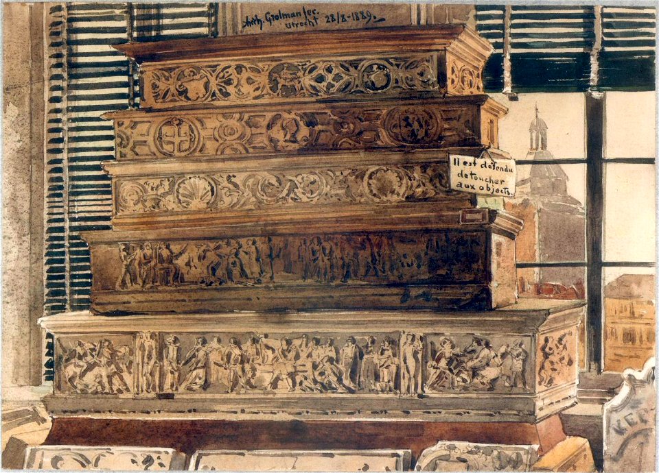 HUA-38735-Interieur van het stadhuis Stadhuisbrug te Utrecht het Stedelijk Museum van Oudheden op de tweede verdieping een aantal opgestapelde schoorsteenfrieze