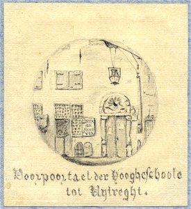 HUA-38043-Afbeelding van een gedeelte van de voorgevel van het oude Academiegebouw met de toegangspoort aan de oostzijde van het Munsterkerkhof te UtrechtNB de 