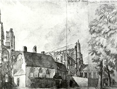 HUA-601598-Gezicht op het Munsterkerkhof te Utrecht uit het zuiden met links de onderdoorgang onder de verbinding tussen de Domtoren en de Domkerk in het midden 