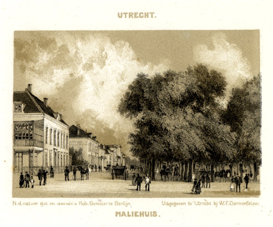 HUA-35555-Gezicht op de zij en de voorgevels van de huizen aan de noordoostzijde van de Maliebaan te Utrecht met links het Maliehuis en rechts drie bomenrijen v