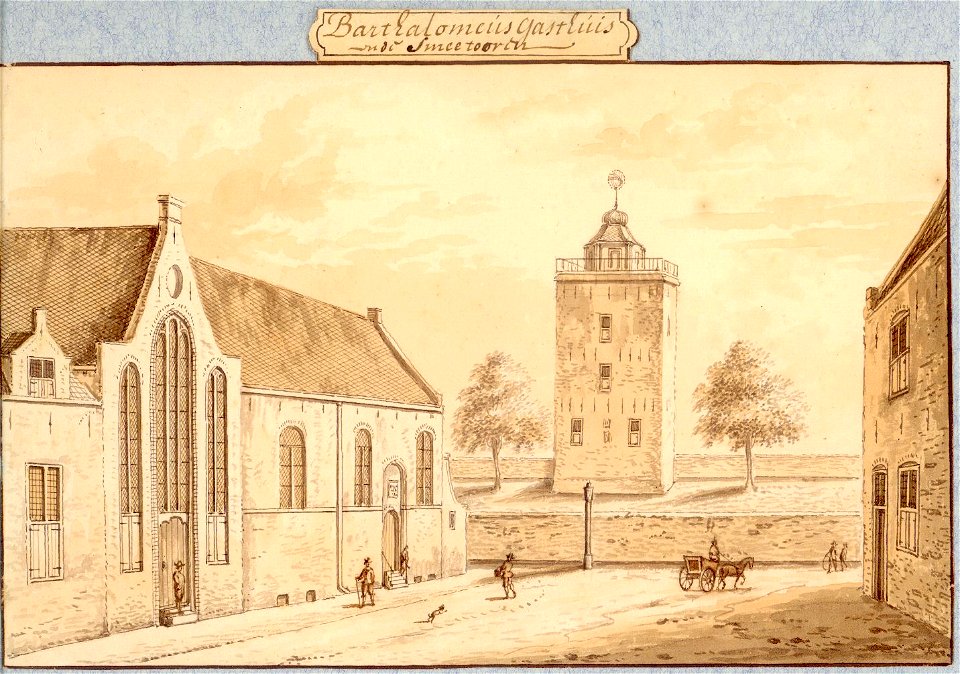 HUA-38286-Gezicht in de Lange Smeesteeg te Utrecht met links de voorgevel van het Bartholomeïgasthuis en middenachter de stadswal met de SmeetorenNB De straatna
