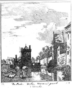 HUA-36577-Gezicht over de stadsbuitengracht op de stadswal met de middeleeuwse Wittevrouwenpoort en de stadswal te Utrecht uit het noorden met rechts de hoofdpo