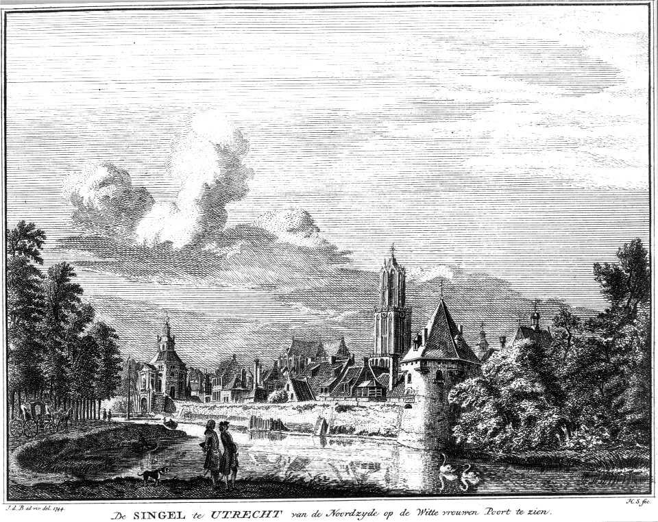 HUA-36622-Gezicht over de stadsbuitengracht te Utrecht op de stadswal uit het noorden met links de Wittevrouwenpoort rechts van het midden de toren de Hond en d