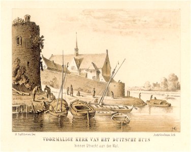 HUA-37626-Gezicht over de stadsbuitengracht te Utrecht op de kapel van het Duitse Huis achter de stadsmuur met links een waltoren uit het noordwesten