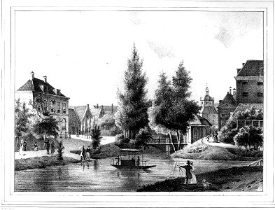 HUA-36906-Gezicht vanaf de Maliesingel te Utrecht over de stadsbuitengracht op het nog jonge singelplantsoen met links het hoekhuis van de Nobelstraat rechts ee