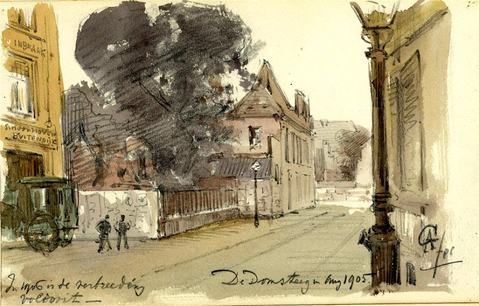 HUA-39362-Gezicht in de Domsteeg te Utrecht uit het zuiden vóór de verbreding in 1906 Links de ingang van Stalhouderij Schoonhoven BuytendijkNB De benaming Doms