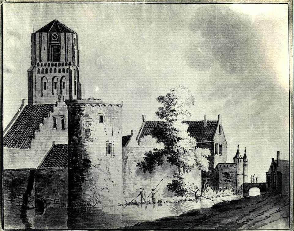 HUA-6340-Gezicht op de stadsmuur te Wijk bij Duurstede uit het noorden met rechts de Veldpoort en links op de achtergrond de toren van de Grote Kerk