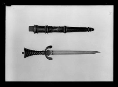 Landsknektsdolk, imitation, Tyskland 1800-talets mitt - Livrustkammaren - 474