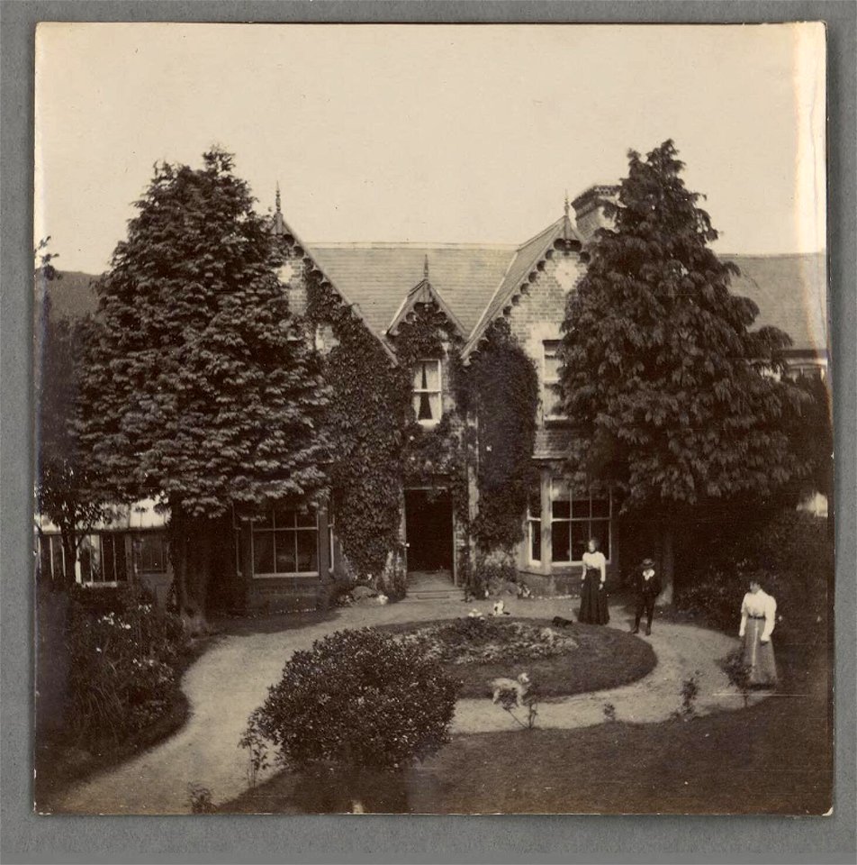 Mr & Mrs D. Emlyn Evans outside their home in Cemmaes (5449778)