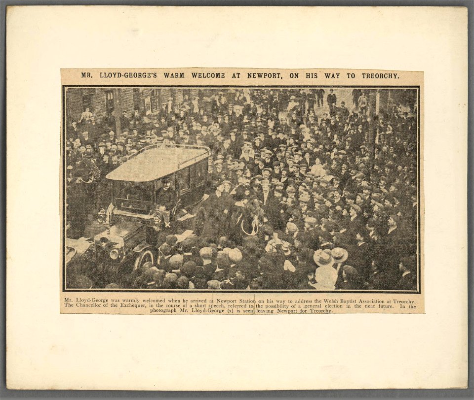 Mr. Lloyd-George's warm welcome at Newport, on his way to Treorchy (5449794)