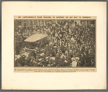 Mr. Lloyd-George's warm welcome at Newport, on his way to Treorchy (5449794)
