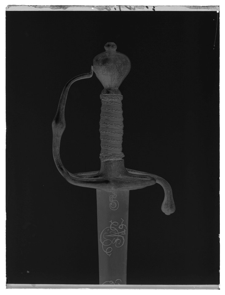 Officersvärja som tillhört Karl X Gustav, Sverige ca 1640-1660 - Livrustkammaren - 28057-negative