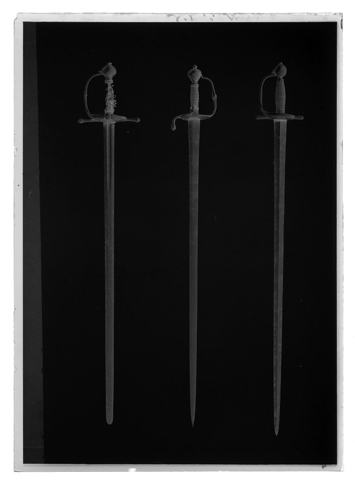 Officersvärja som tillhört Karl X Gustav, Sverige ca 1640-1660 - Livrustkammaren - 61186-negative