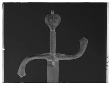 Officersvärja av nederländsk-svensk typ, 1620-1640, klinga Solingen - Livrustkammaren - 79442-negative